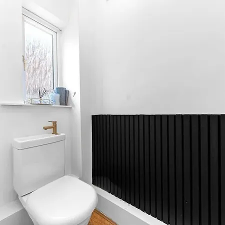 Ml Short - Barrow House 4 Bedrooms *