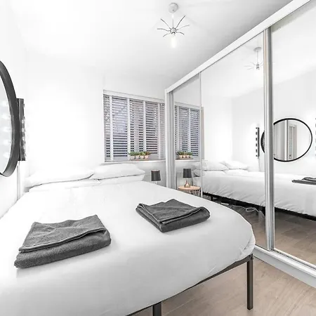 Ml Short - Barrow House 4 Bedrooms *