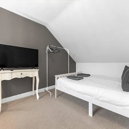 Barrow House - 4 Bedrooms Holiday home *